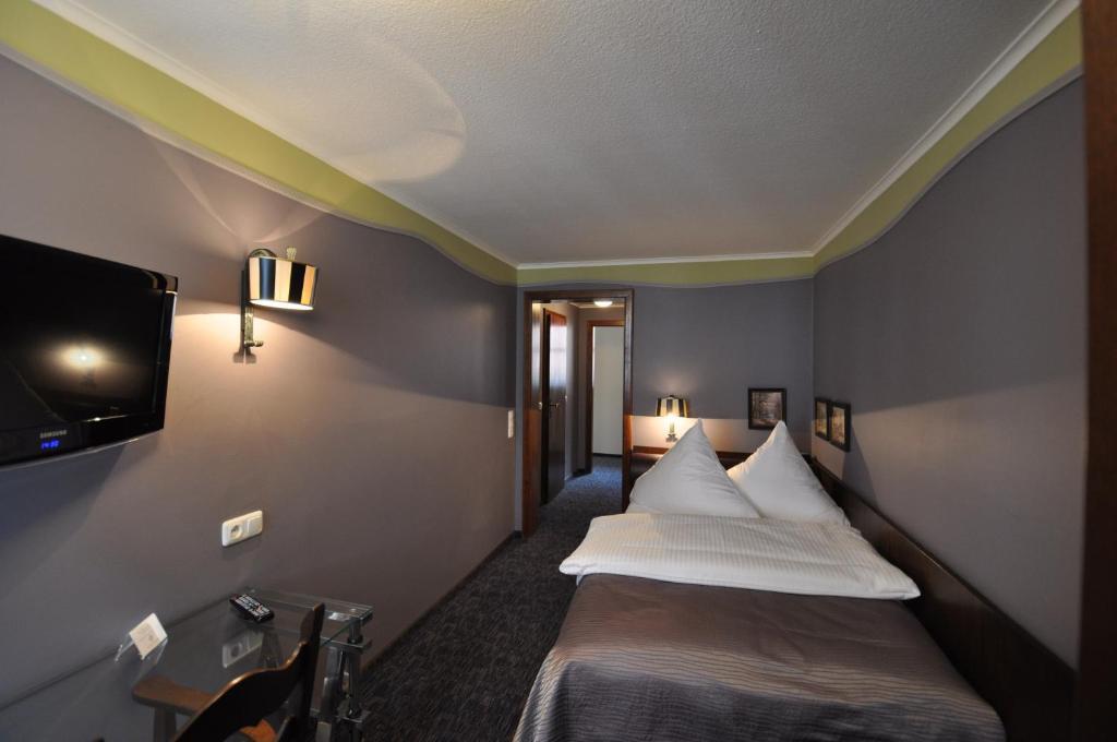 Hotel Schmuckkaestchen Мильтенберг Номер фото